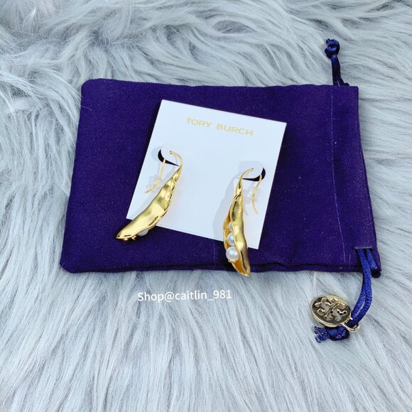 Tory Burch Peapod Pearl Statement Earrings in 18k Gold - Picture 4 of 5